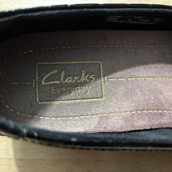 Clarks Black Patton Leather Loafers with Crocodile Texture size 7.5 - Picture 4 of 8